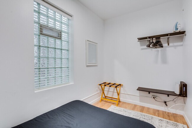 Building Photo - 1519 W Superior St