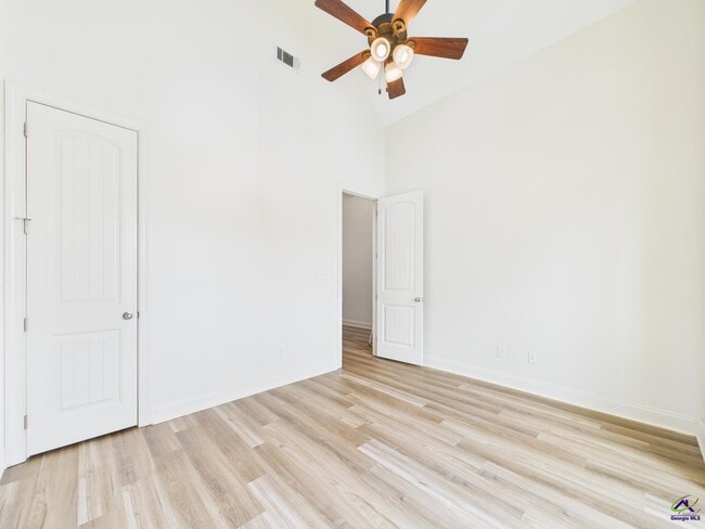 Building Photo - 205 Pebble Stone Pl