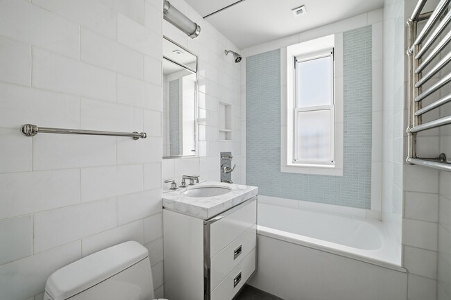 Building Photo - 141 E 88th St