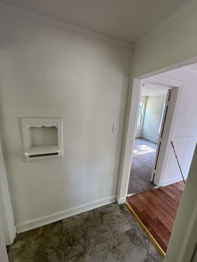 Building Photo - 2729 Avenue C