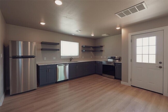 Building Photo - 108 Sandy Oaks Loop