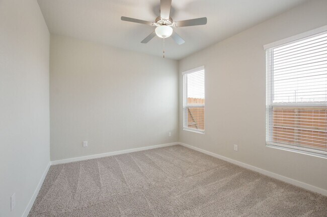 Building Photo - Stadium Pointe 3/3 Townhome near Brandeis HS