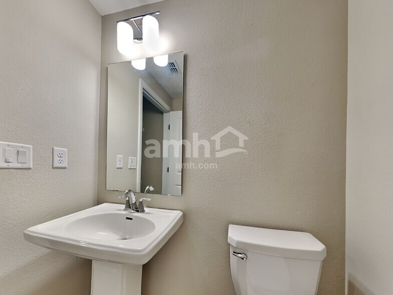 Building Photo - 64 Spruce Point