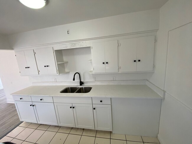 Building Photo - Lovely 3 bedroom in St. Pete