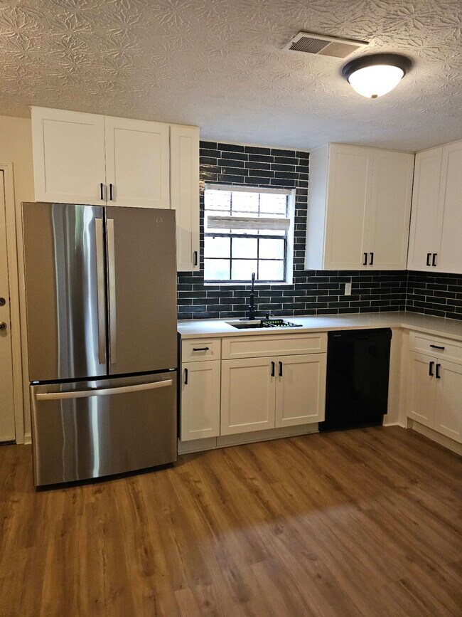 Building Photo - 490 S Jeff Davis Dr