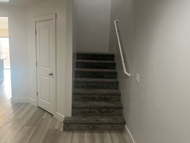 Building Photo - 3 bed | 2.5 bath | 2-car Townhome with Was...