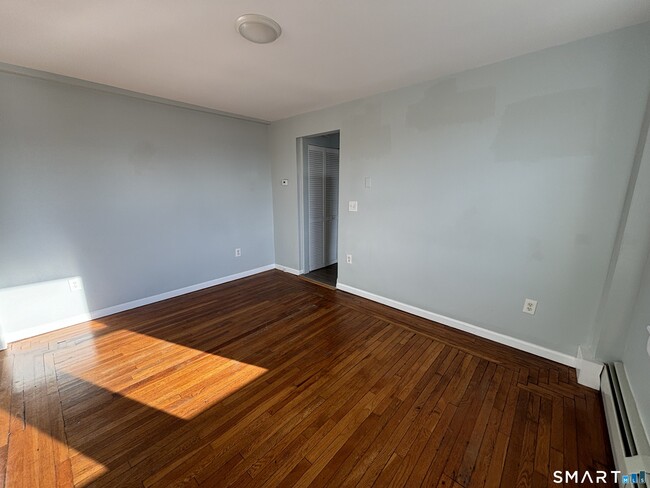 Building Photo - 213 Golden Hill St