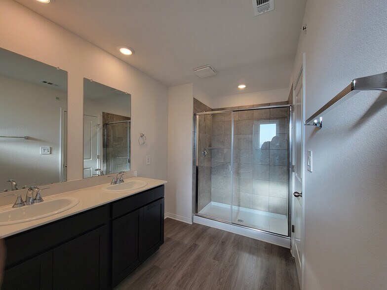 Building Photo - 1850 Settlers Glen Dr