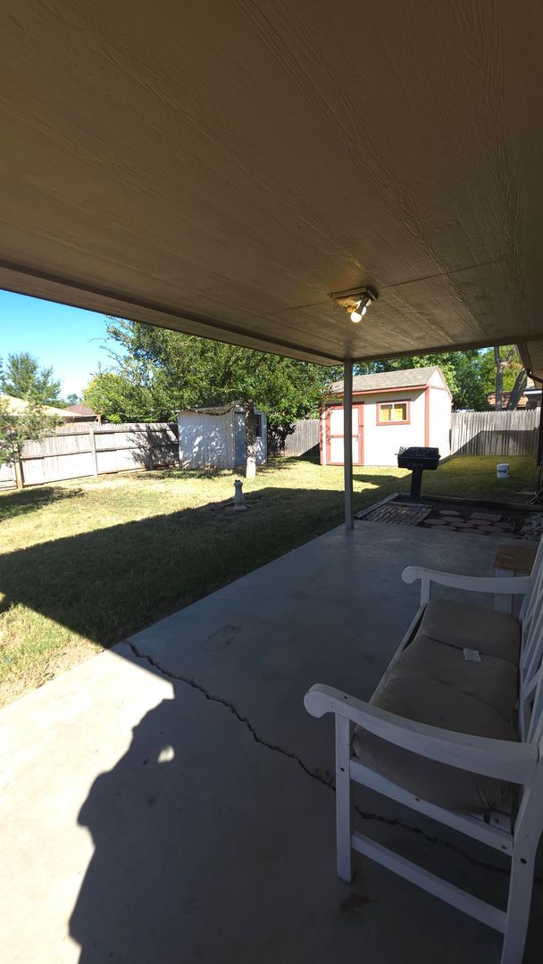 Building Photo - Wonderful Large 3 Bedroom Home