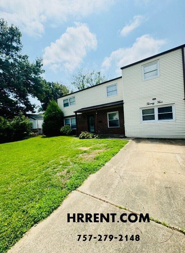 Primary Photo - Amazing 6 Bedroom 3 Bathroom Two Story Hom...