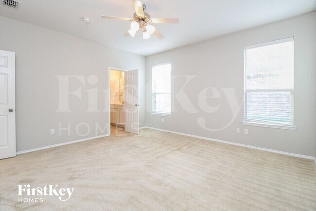 Building Photo - 204 Clydesdale St