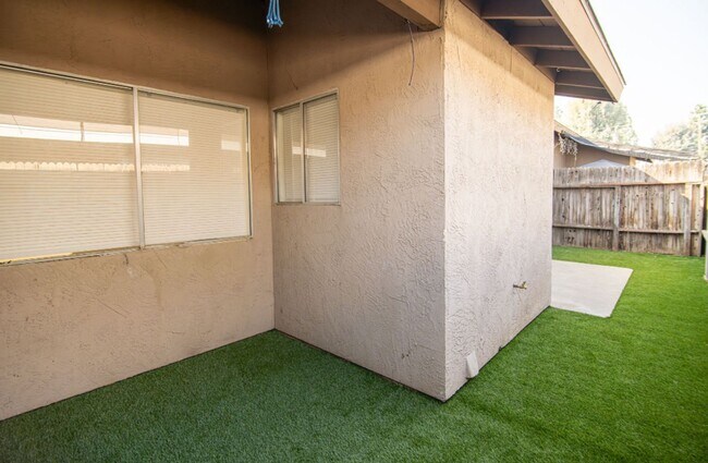 Building Photo - 2608 Ashe Rd