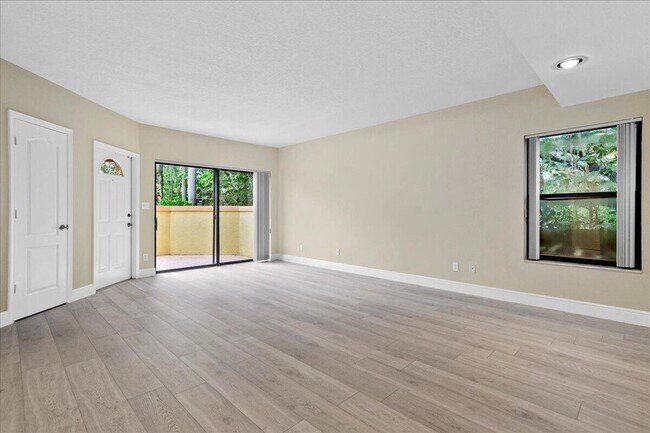 Building Photo - 41 Uno Lago Dr