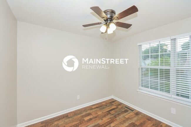 Building Photo - 3 Bedroom Pet-Friendly Home in NASHVILLE, TN with Main Street Renewal