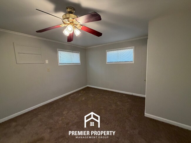 Building Photo - Charming 4BR Home in East Memphis w/ Hardwood Floors & Fenced Backyard