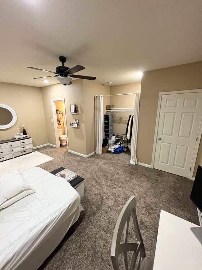 Building Photo - 4 Bedroom Town Home in Lynchburg