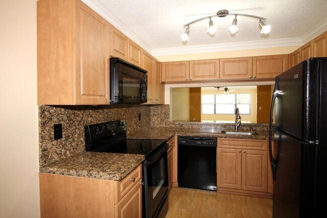 Building Photo - 4706 Lucerne Lakes Blvd