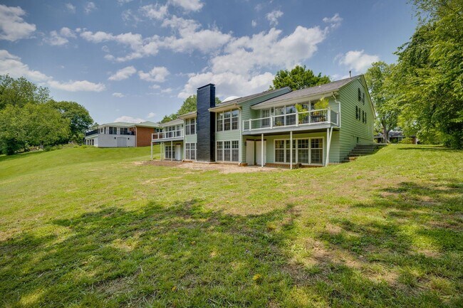 Building Photo - 6 Bedroom / 3 Bath Home - Johnson City, TN