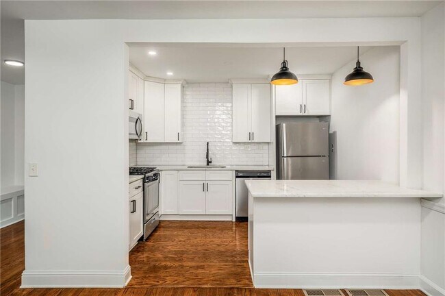 Building Photo - 1774 Laurelwood Dr SW