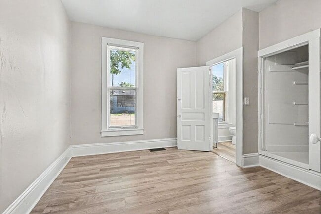 Building Photo - Charming 1-Bed/1-Bath Apartment – Newly Renovated!