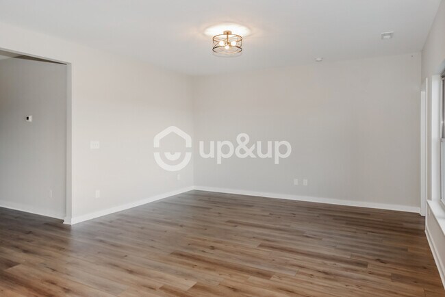 Building Photo - Fantastic 4bd/2ba home! Coming soon!