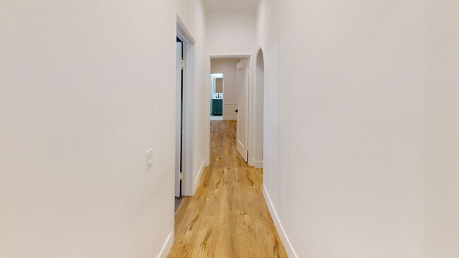 Building Photo - 1021 S Hayworth Ave