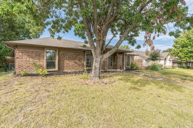 Building Photo - 2804 Red River St