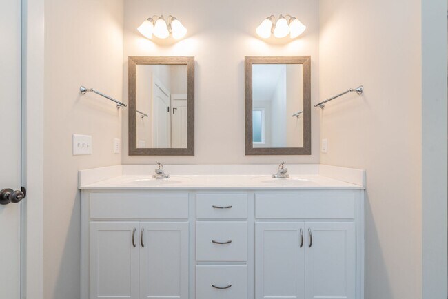 Building Photo - Welcome home to Summerton Village!  Ask us about our 1 month of FREE RENT!