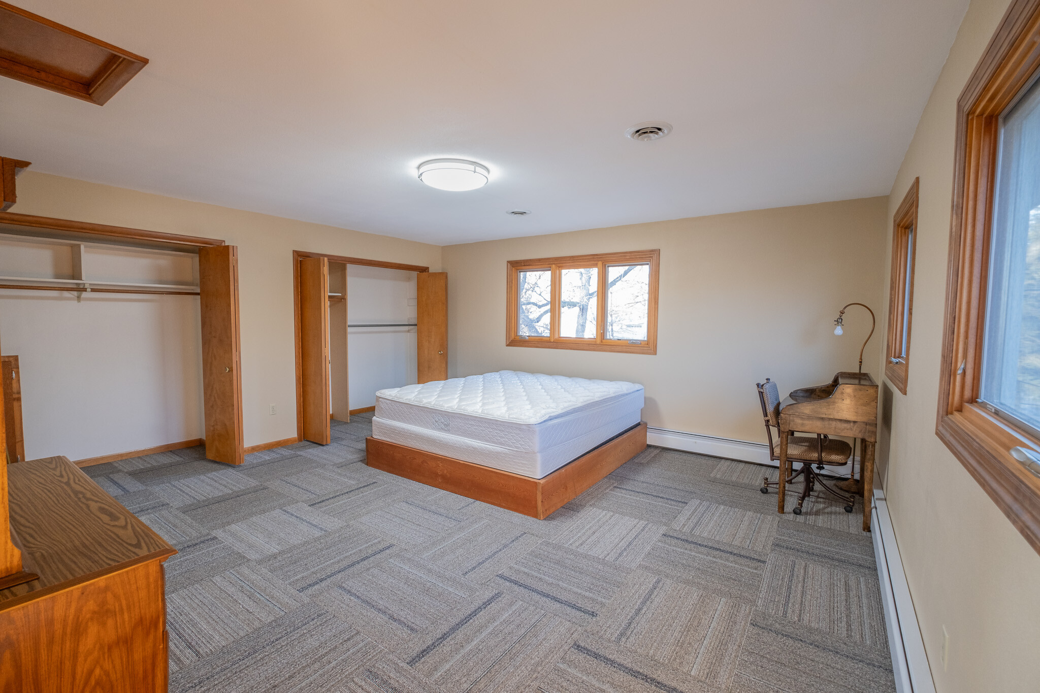 Upper Unit Private Bedroom - 415 12th Ave E