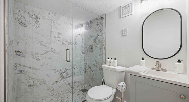 Building Photo - 556 Coral Ct