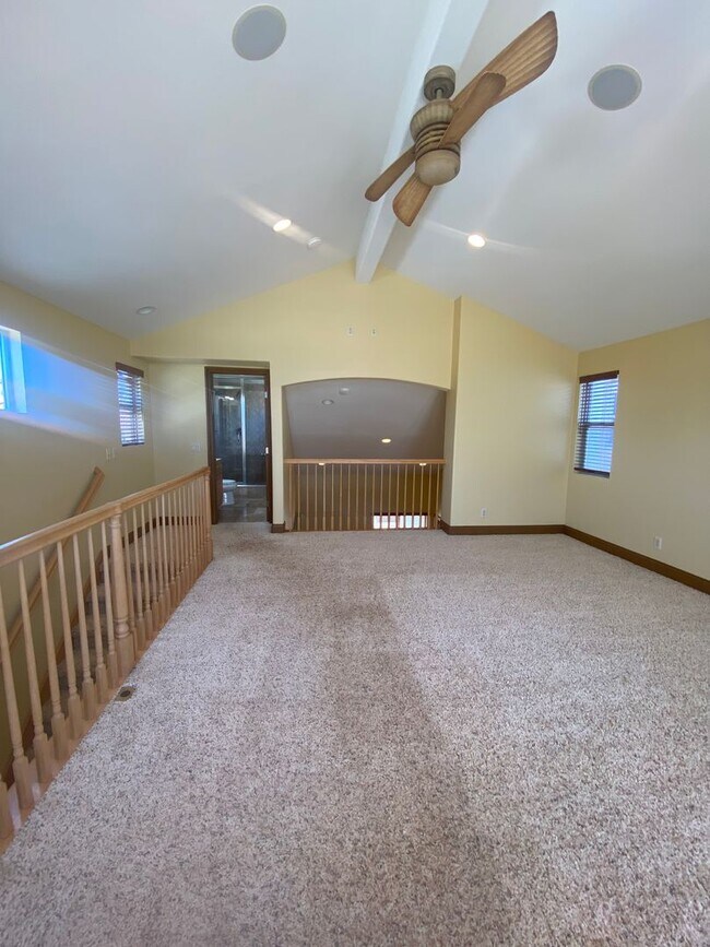 Building Photo - 318 9th St