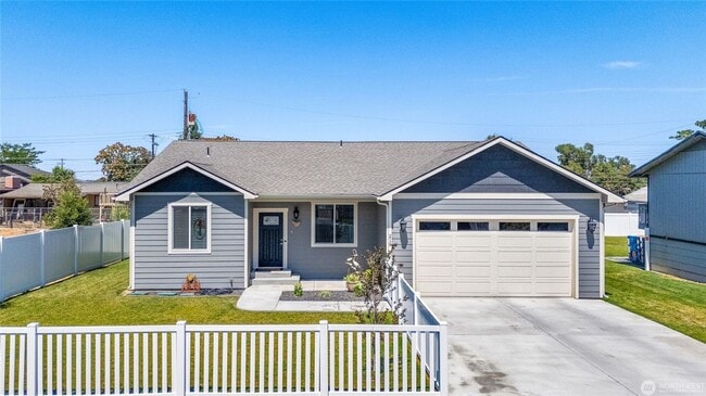 Primary Photo - Like-New 3 bed 2 bath w/ Garage