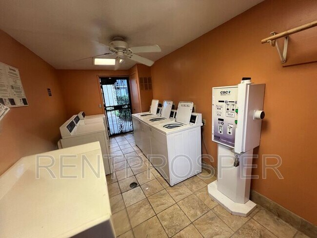 Building Photo - 3242 S Semoran Blvd