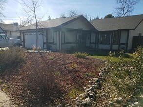Building Photo - Lovely Roseville Home Close to School, Sho...