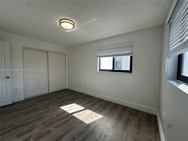 Building Photo - 529 SW 4th St