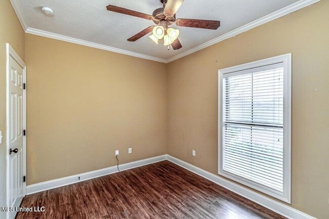 Building Photo - 401 Ash Tree Ln