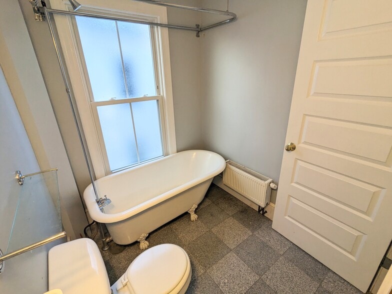 Building Photo - 56 Rackleff St