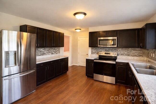 Building Photo - 4831 Stowe Derby Dr