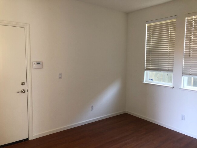 Building Photo - Spacious Folsom Parkway Home Near Park wit...