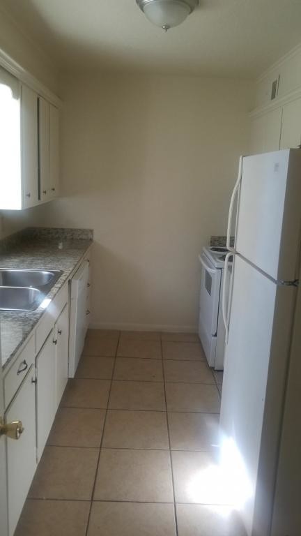 Building Photo - 2618 S 85th E Ave #B