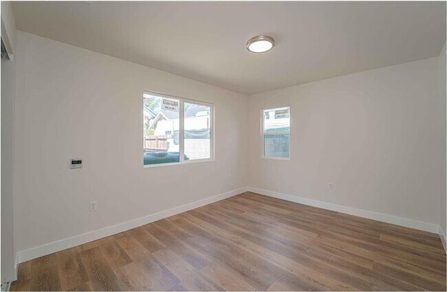 Building Photo - 326 E 73rd St