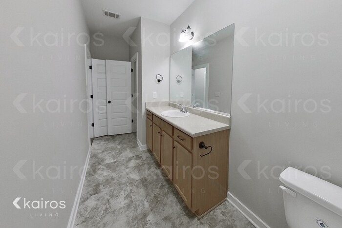 Building Photo - 8026 Shadesbrook Dr