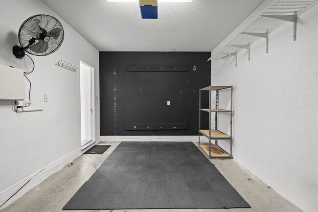 Building Photo - 9720 Carlsdale Dr