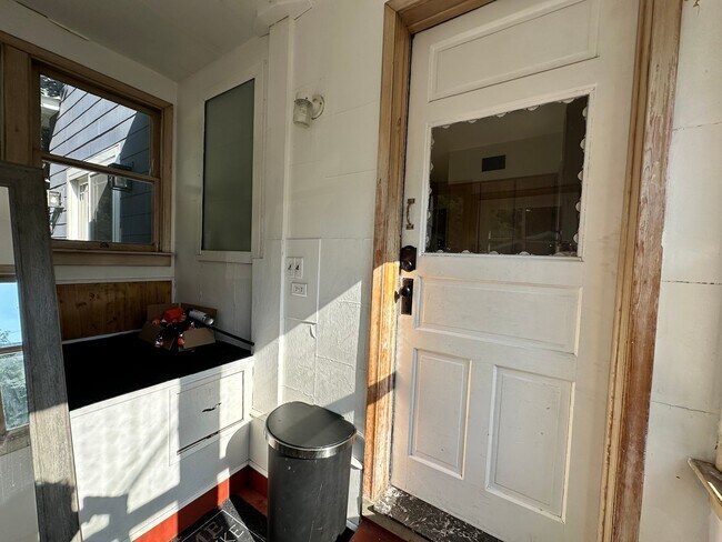 Building Photo - Fully Furnished 3 Bedroom Historic Home in Minneapolis