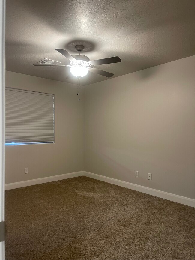 Building Photo - 489 N 530 W