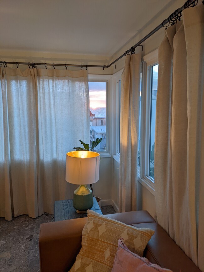 Living Room - 308 Seaview St