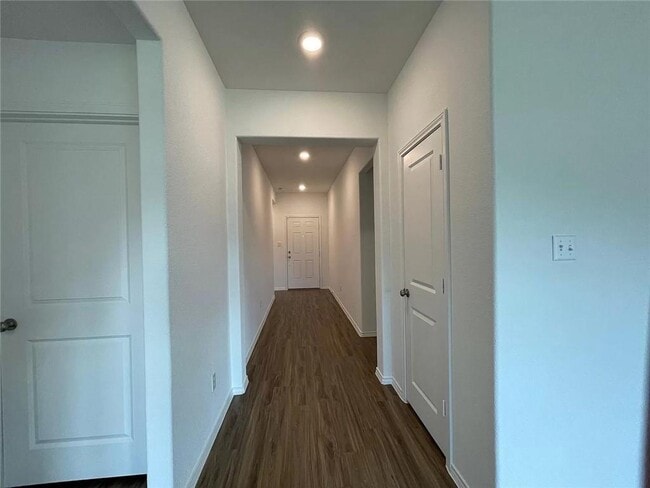 Building Photo - 103 Ulmus St