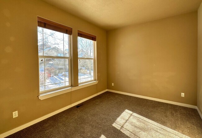 Building Photo - SPACIOUS SINGLE FAMILY HOME LOCATED IN SW REDMOND!