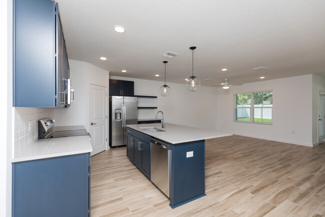 Building Photo - 10 Fairchild Ln