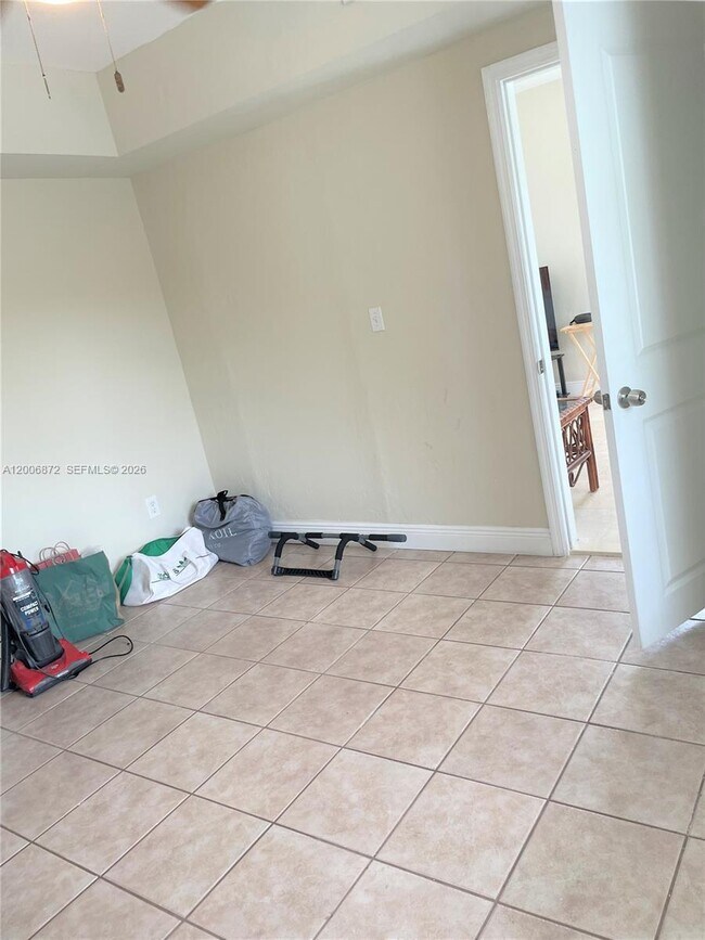 Building Photo - 5116 SW 57th Ave